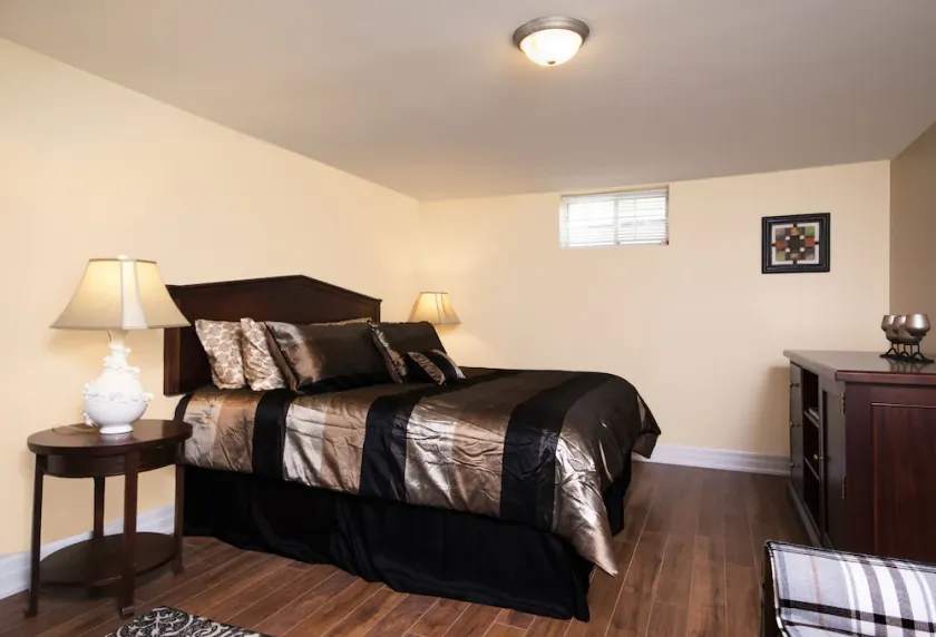 Luxurious And Warm 3 Bedroom Apartment With All The Comforts Of Home - Image 1