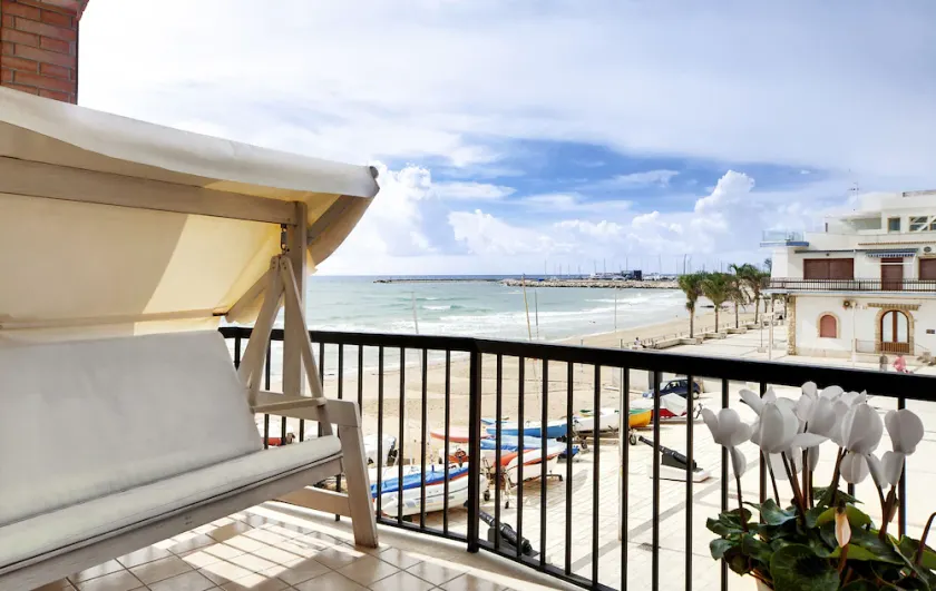 Appartement lumineux avec vue sur la plage et accès direct à la mer - Image 1
