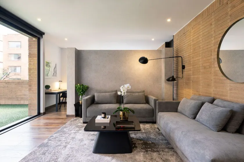 Stunning Executive Apartment with High Cleaning Standards - Image 1