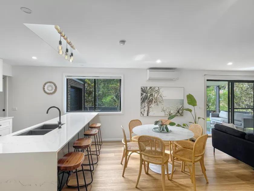 Quiet Retreat with Large Garden and Parking - Image 1