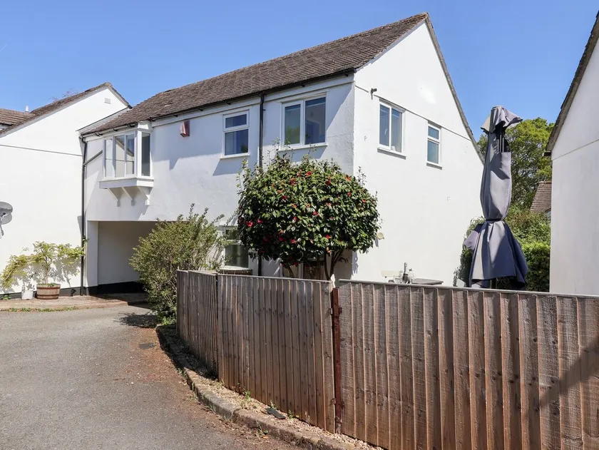 MOORSIDE, pet friendly, with a garden in Horrabridge - Image 1