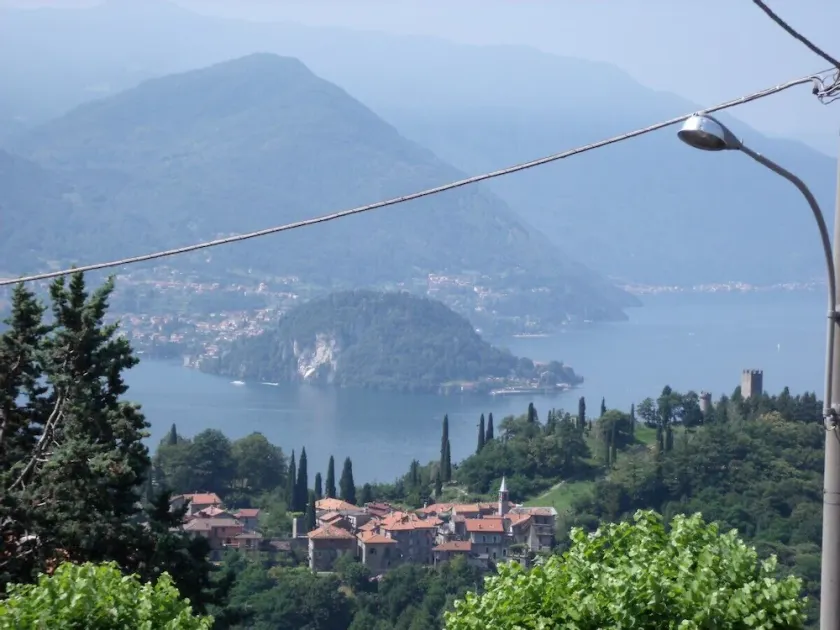 Lägenhet i ett panoramautsikt kuperat område i Varenna - Image 1