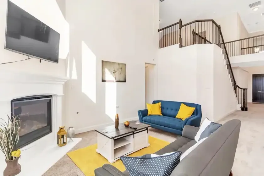 Luxe Private Getaway in the Heart of Las Colinas! - Image 1