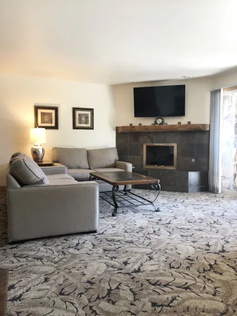 Les plus bas tarifs sur la belle maison de ville Vail avec bain à remous! - Image 1