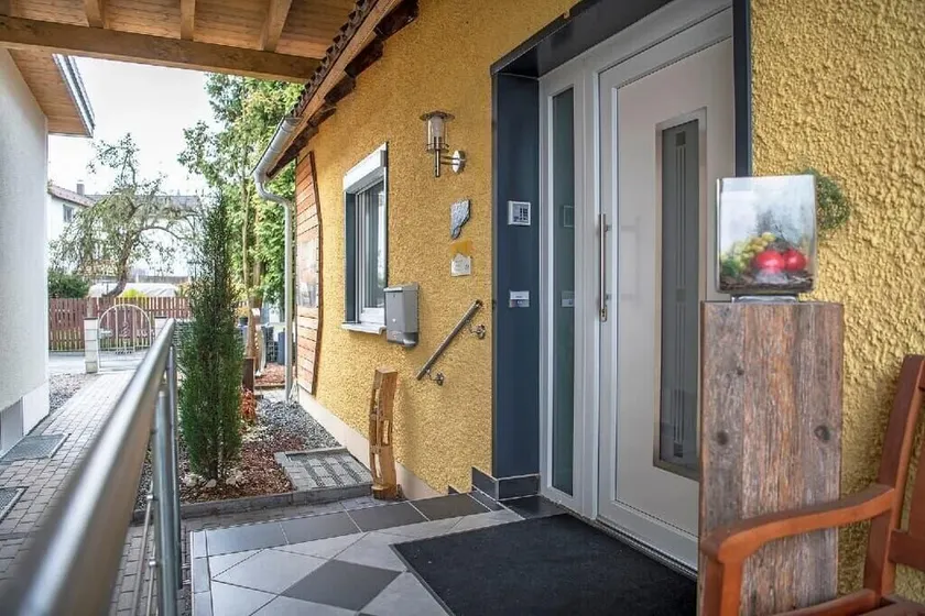 Apartamento cuidadosamente decorado com instalações modernas e terraço - Image 1