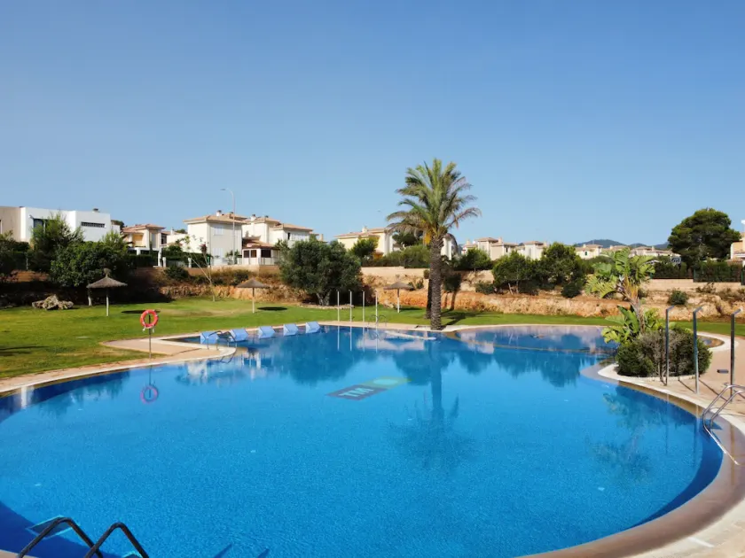 Charming vacation home for 4 people / Wifi / BBQ / large pool area - Image 1