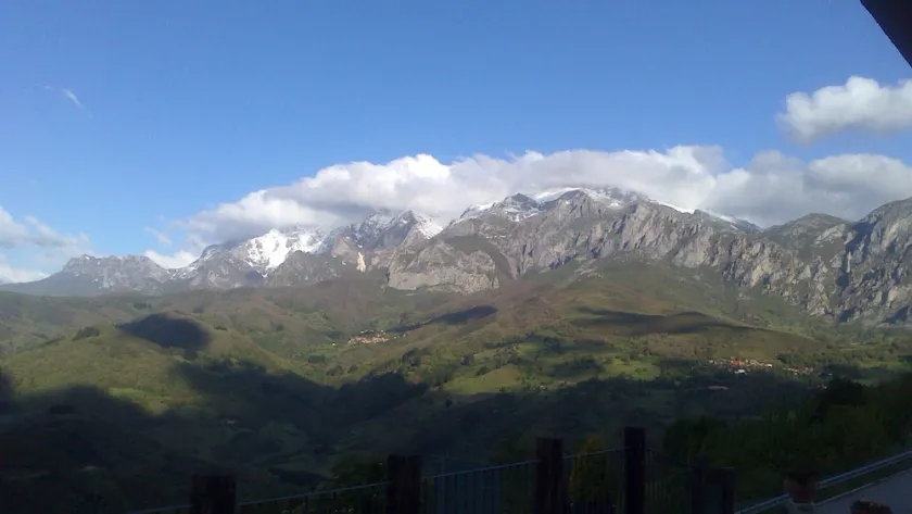 The Cobeña Viewpoint. 60 m house. with beautiful views of the Picos de Europa. - Image 1