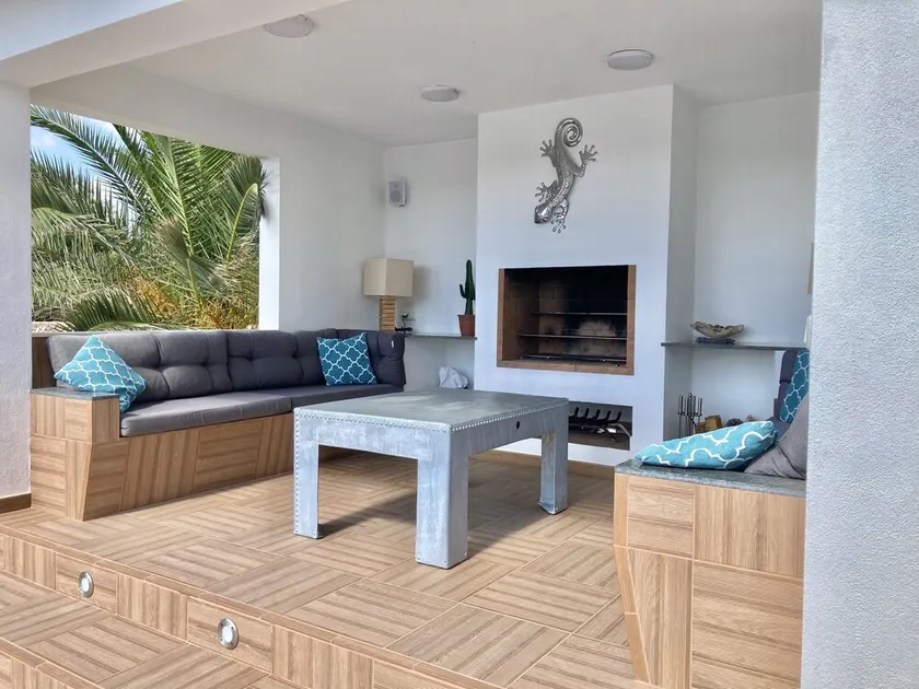 Neue zeitgenössische Villa, privater Pool, Klimaanlage, WLAN, Freeview und Ruhe! - Image 1