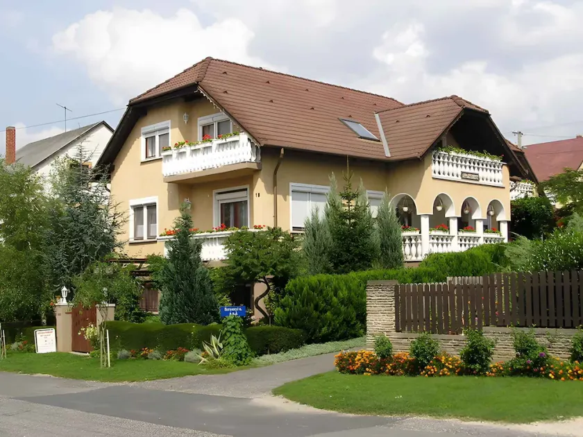 Holiday apartment with terrace, Wi-Fi and air conditioning - Image 1