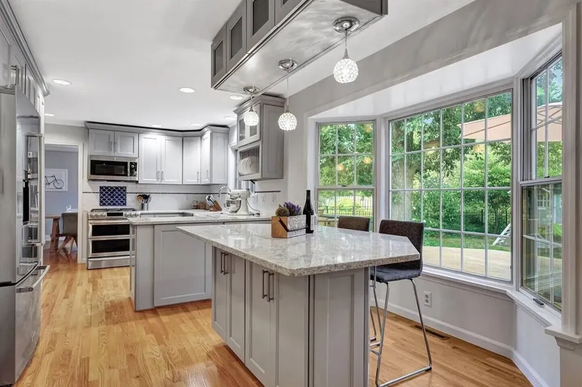 Extra Large Home w/ Chefs Kitchen Near UofI - Image 1