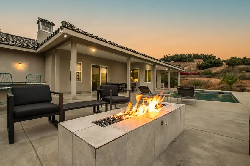 Stunning 3 bedroom with Pool/Hot Tub/Game Room - Image 1