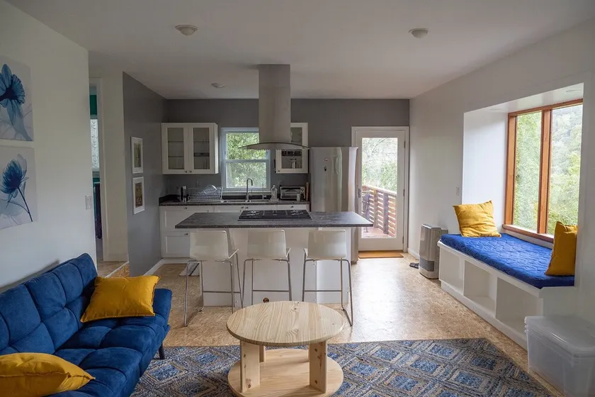 New Earth Treehouse Studio with Full Kitchen & Own Deck - Image 1
