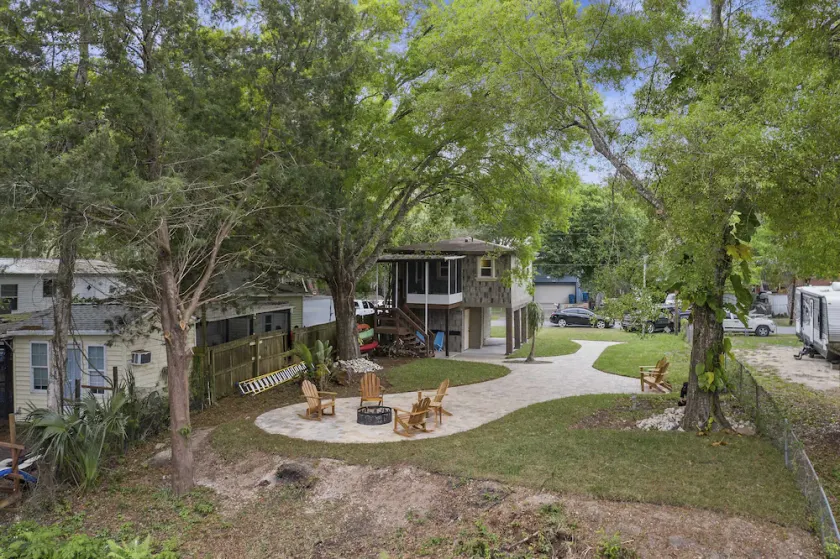 Weeki Wachee Pirate House - Image 1