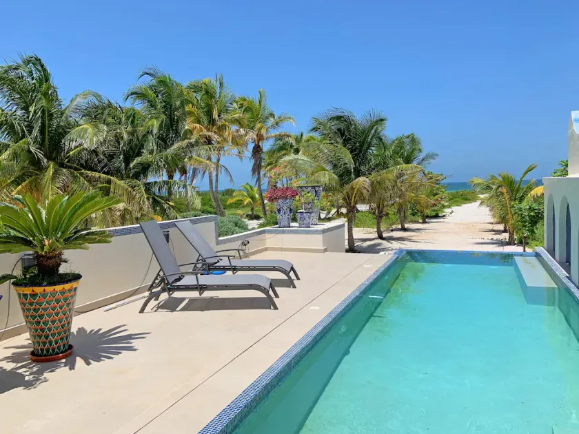 Beachfront Villa with Infinity Pool - Image 1