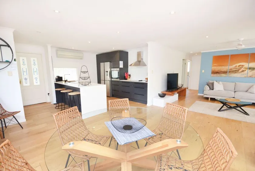 \"Happy Ours\" - Walking Distance to Shops & Beach - Image 1