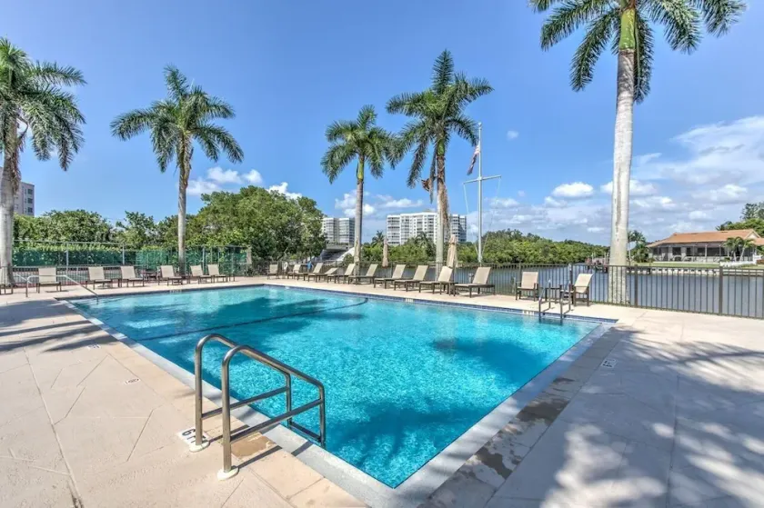 Spectacular End Unit Penthouse! - Image 1