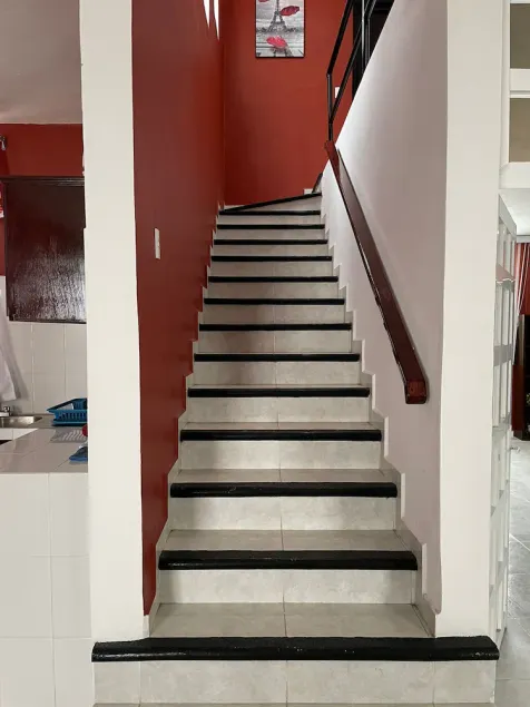 Casa a 5 Minutos del Hospital de La Mujer con Todos Los Servicios - Image 1