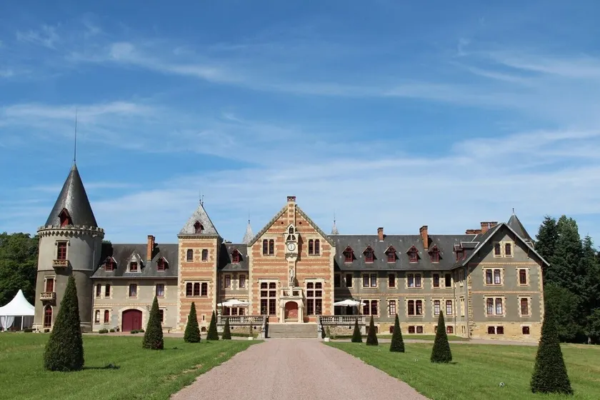LUXUSRENOVIERTES SCHLOSS - 19 Zimmer für maximal 40/50 Personen, Pool, Tennis ... - Image 1