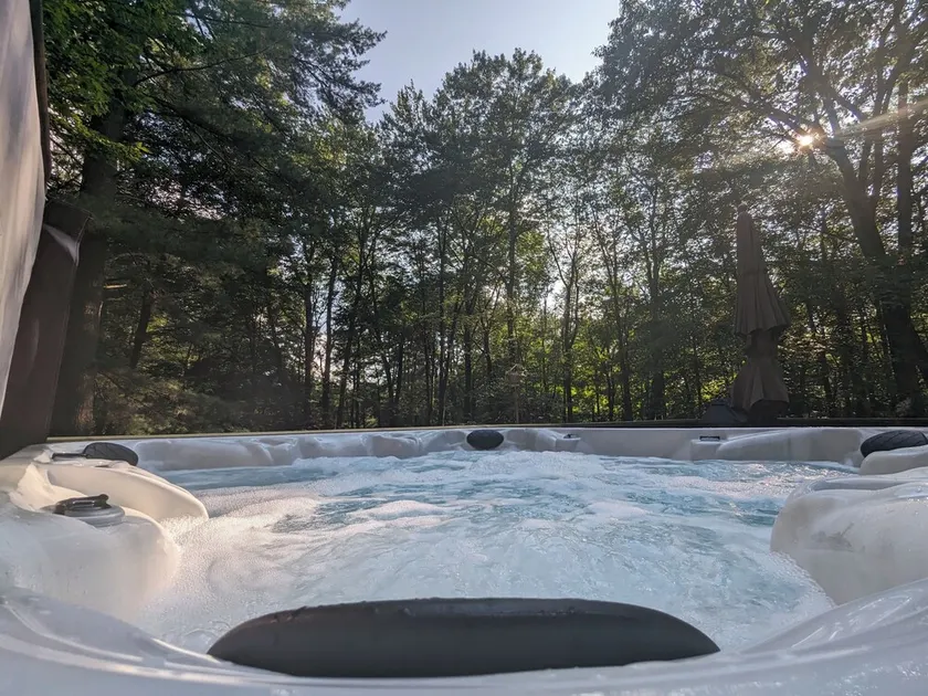 Wooded Retreat: 3 Bed/2 Bath, Hot Tub, A/C,  Fire Pit, Ping Pong + Yard Games - Image 1