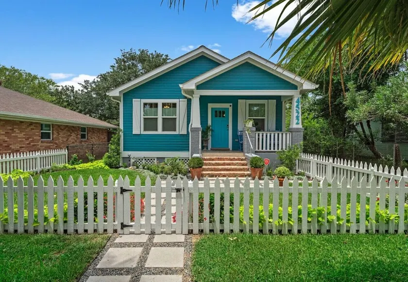 `The Blue Pelican` Pet Friendly! Bikes! Near Beach! - Image 1
