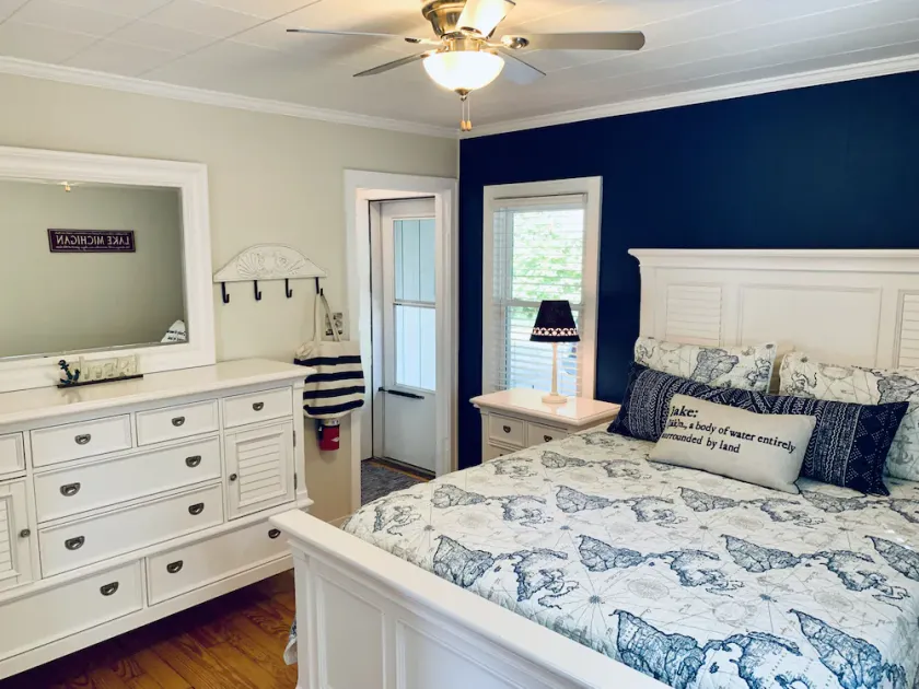 NAUTICAL NESTING @ HERZ von DOWNTOWN SAUGATUCK w / SAISONAL POOL & HOT TUB ACCESS - Image 1