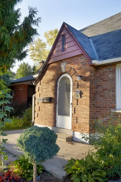 Downtown Quaint & Quiet Basement Apartment - Image 1