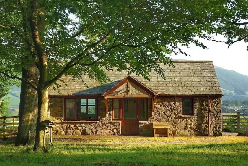 Character Cottage with fabulous mountain views in the North Lakes District - Image 1
