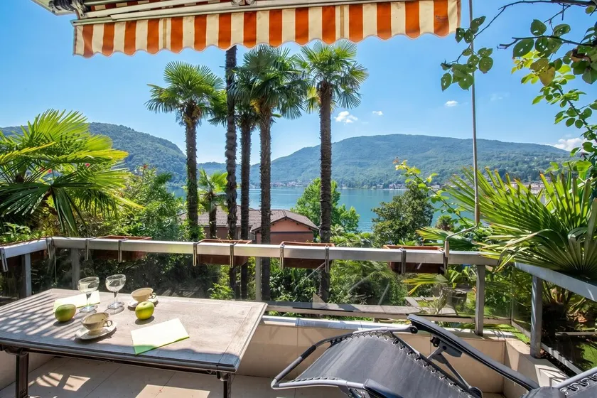 Queen Lake View Apartment with Terrace - Happy Rentals - Image 1