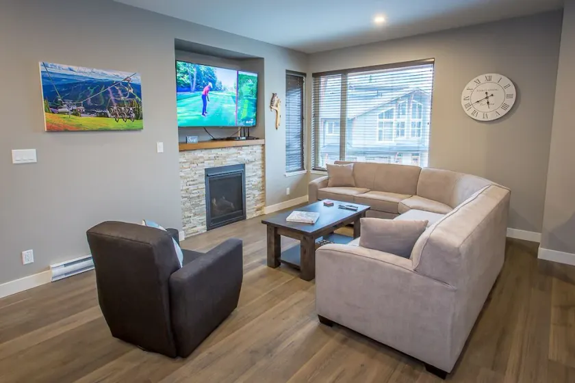 ★ Luxury Ski-in/out 3 Bedroom Townhouse w/ private hot tub & garage - Image 1