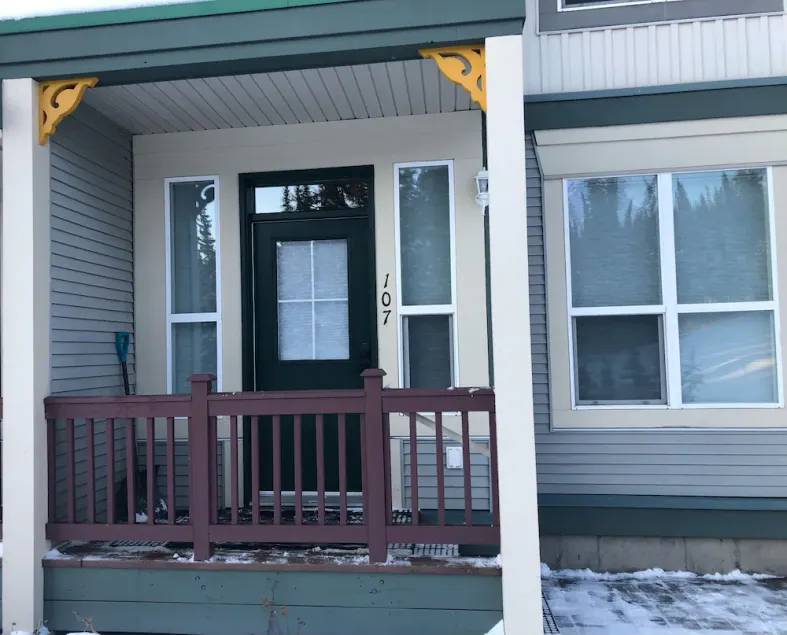 Ground Floor Condo at Creekside - pet friendly, ski-in/out, large mudroom - Image 1
