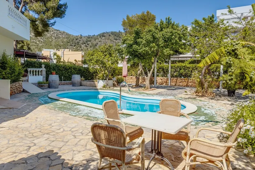 Charmant appartement de vacances \"La Cabanya 2D\" avec balcon, piscine partagée et terrasse - Image 1