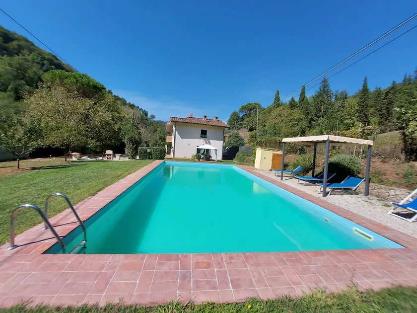 Freistehendes Anwesen mit 4 Schlafzimmern, Garten und Pool in der Nähe von Lucca - Image 1