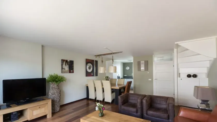 15 km van Amsterdam, Ruime Gezinswoning, Gratis Wifi - Image 1