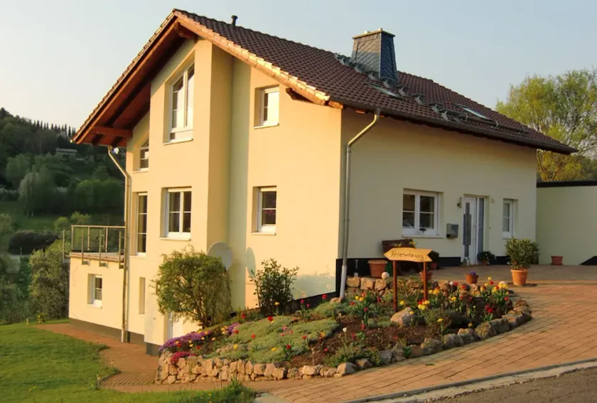 Small vacation apartment (65m²) with \"beautiful view\" Garden with playground - Image 1