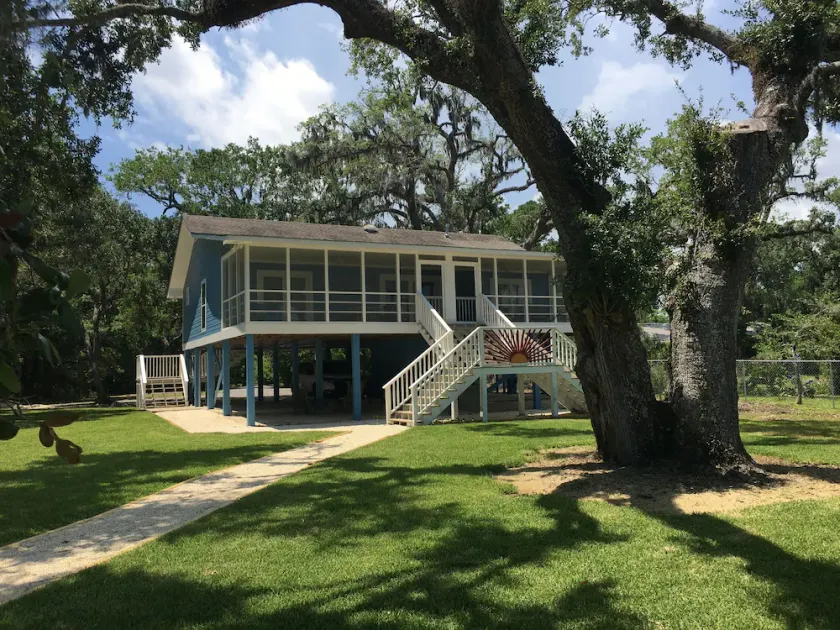 Beautiful , private Bon Secour riverfront home with spacious screened porch - Image 1