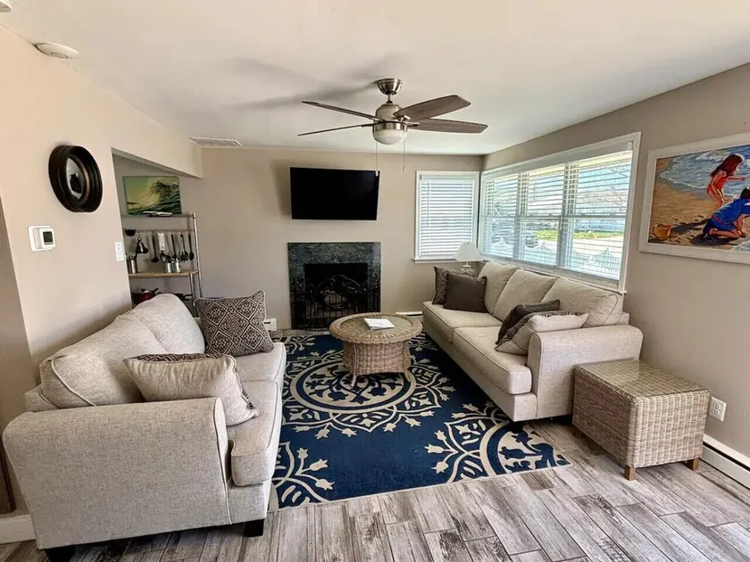 33rd St Unit A 2BR Beach Home Hideaway Parking - Image 1