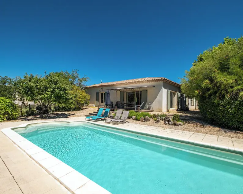 Maison dans le Luberon avec piscine privée, beaucoup de confort et de la nature - Image 1