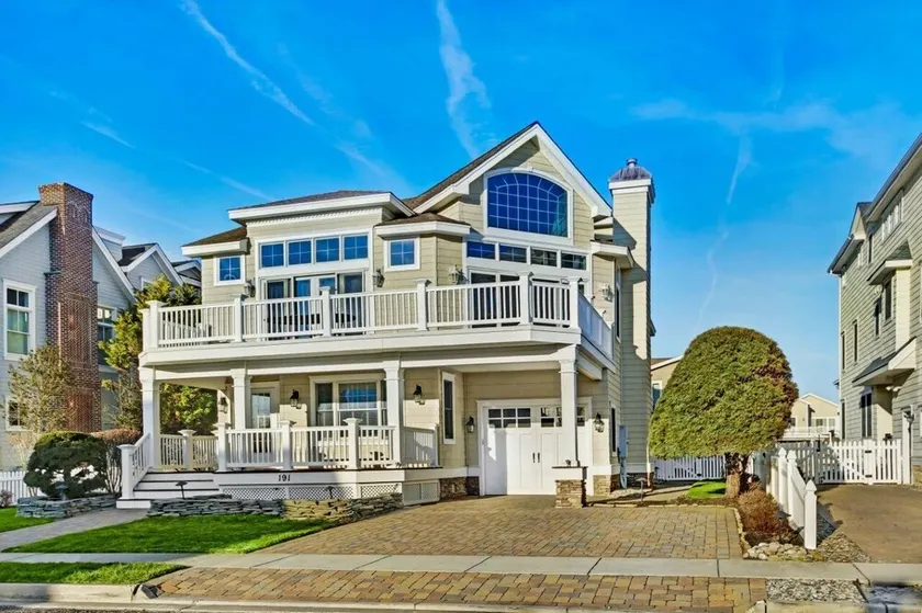 7th house from the beach, a quiet beach and a short walk to restaurants, beach bars and a recreation park for children and adults - Image 1