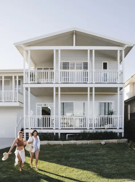 LE CHALET, maison de plage design avec piscine dans la belle Catherine Hill Bay. - Image 1
