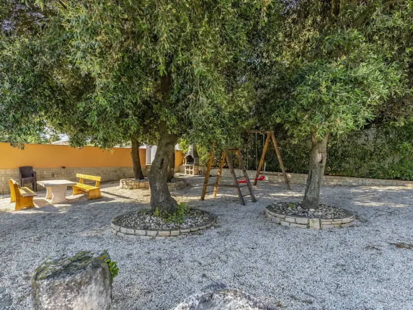Nice apartment in villa for 4 people with pool, A/C, WIFI, TV, terrace and pets allowed - Image 1
