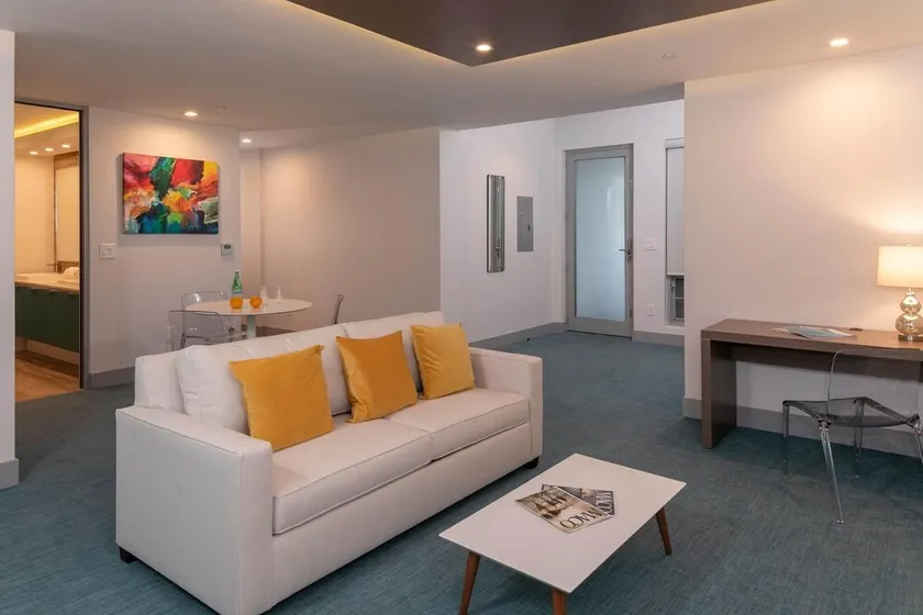 Suite 9, Largest Suite - Image 1