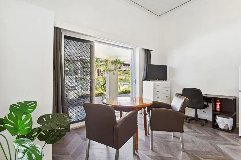 Stroll to Fremantle's Core Studio Apartment - Image 1