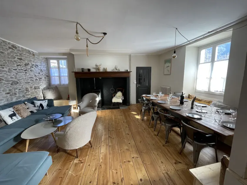 Magnificent, fully renovated town house - Image 1