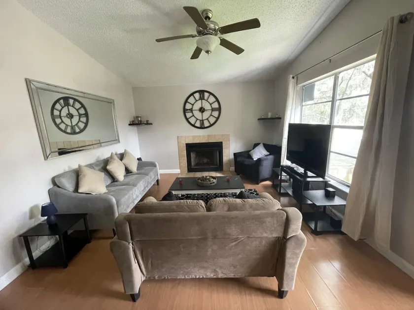 Amazing Pet-Friendly Condo with Pool Near Busch Gardens - Image 1
