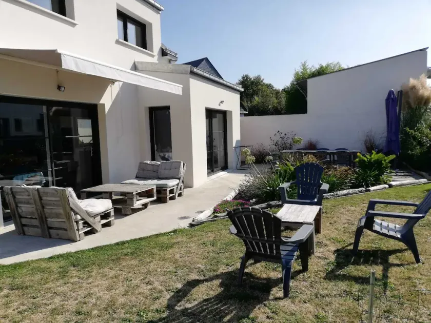 Very well equipped recent house, 200 m from the sea, sleeps 10 - Image 1