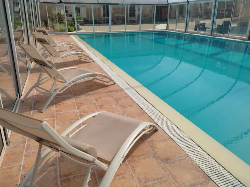 Large gîte with private, heated, covered swimming pool - Image 1