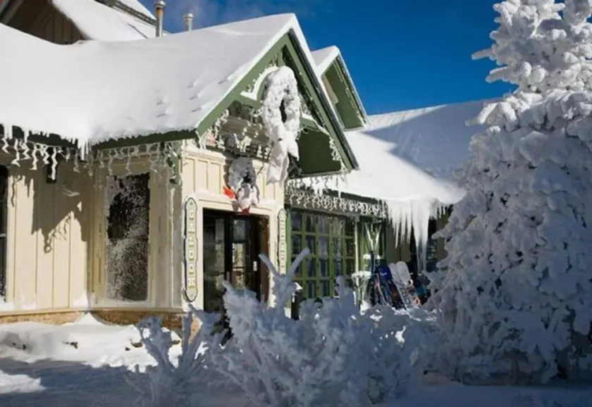 31 Snowshoe Village Retreat  Steps to Slopes Ski in Ski out - Image 1