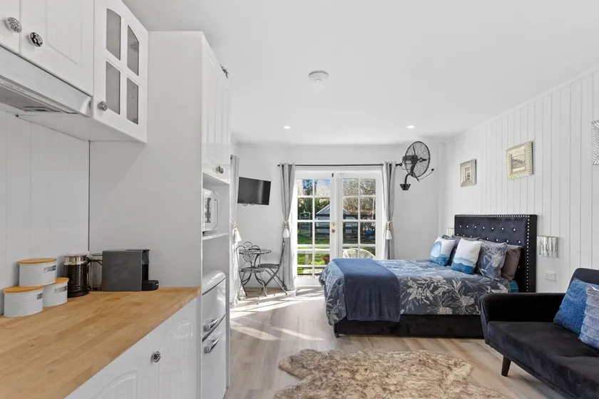 Cosy FarmStay@Harmony Cottage on Melbournes' Famous Mornington Peninsula - Image 1