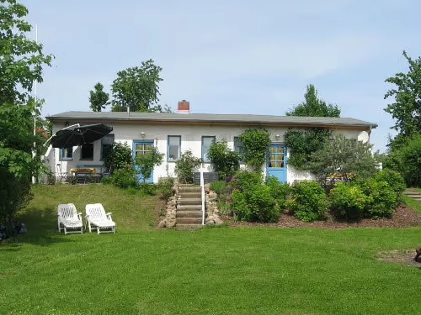 Apartment 'Landhaus Strietfeld-Ferienwohnung 1' with Lake View, Shared Terrace and Shared Garden - Image 1