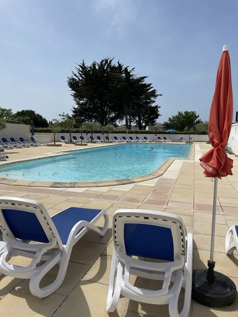 House with sunny courtyard close to port, shops and beach - Image 1
